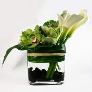 You can't have a finished décor without some greenery. I love calla lilies for their elegance and versatility.